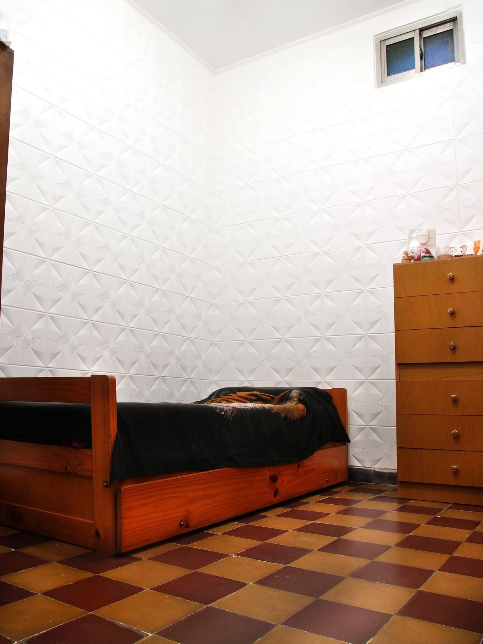 Después: Dormitorio con humedad y moho